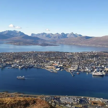 Cozy With Free Parking And Barbecue Area Apartamento Tromsø